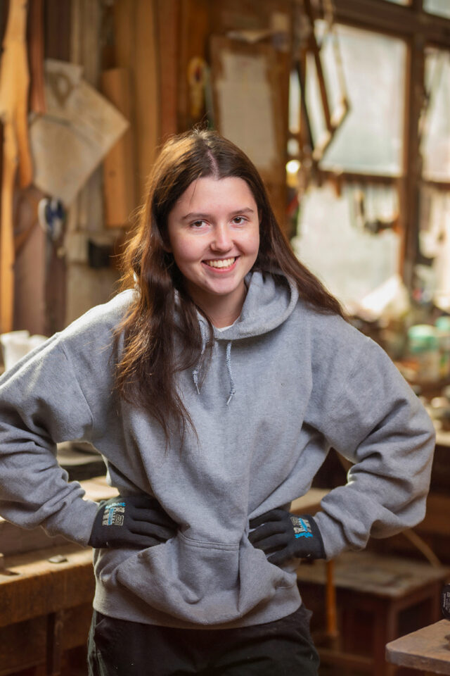 Upoznajte fantastičnu Karlu, jedinu učenicu Stolarije u svojoj generaciji