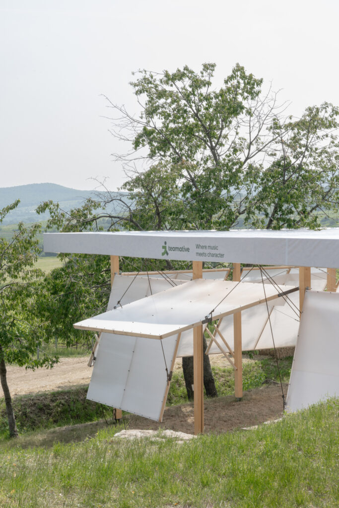 Kako bez agresivnih intervencija projektirati festival usred pitomog vinograda