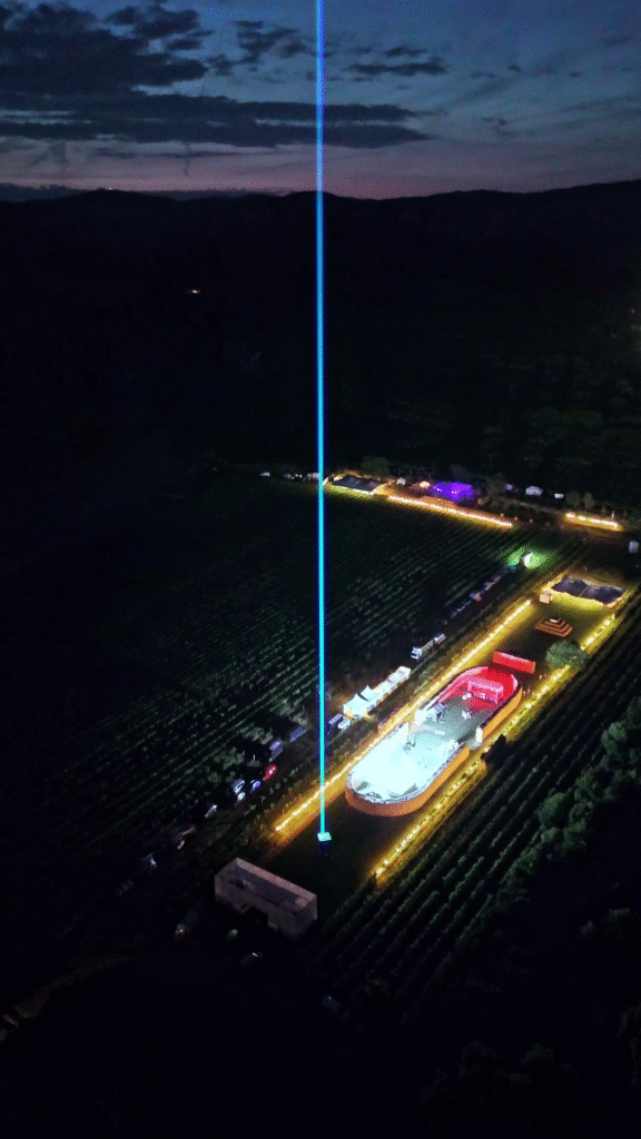 Kako bez agresivnih intervencija projektirati festival usred pitomog vinograda