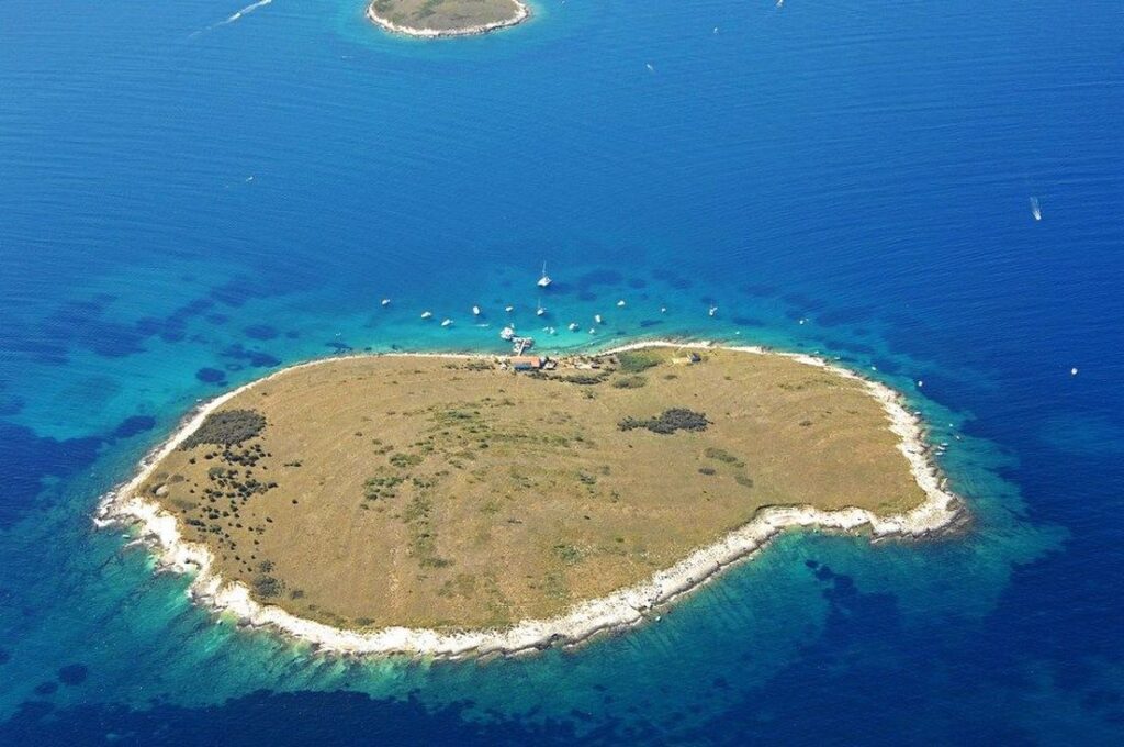 Otok, selo, stara škola, kažun… Ovo su neočekivane nekretnine koje se prodaju u Hrvatskoj