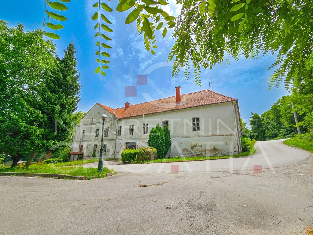 Otok, selo, stara škola, kažun… Ovo su neočekivane nekretnine koje se prodaju u Hrvatskoj