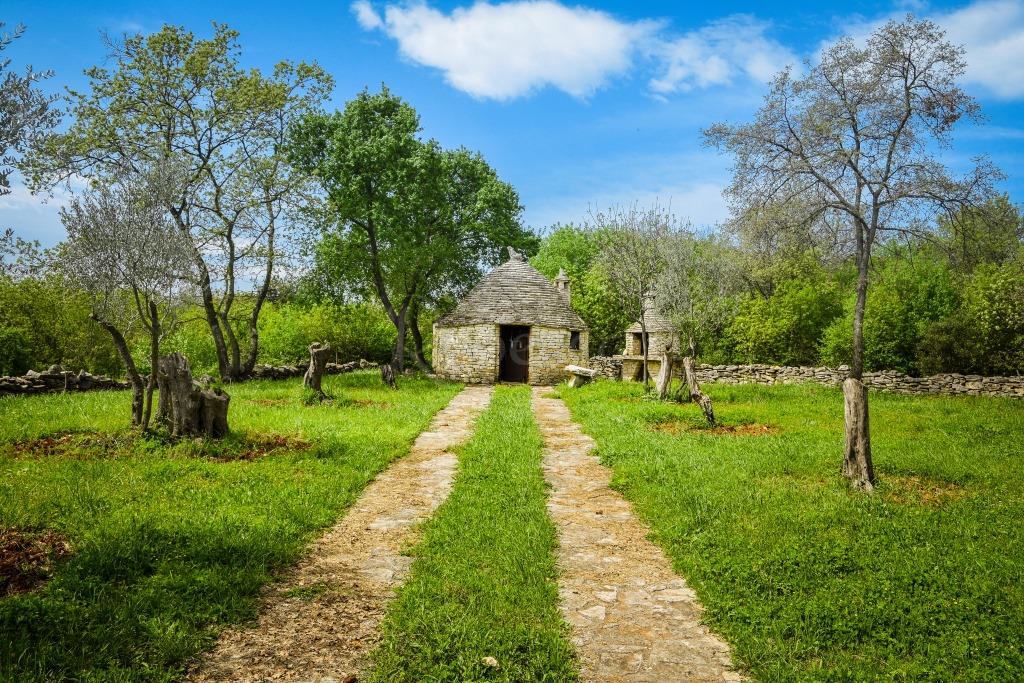 Otok, selo, stara škola, kažun… Ovo su neočekivane nekretnine koje se prodaju u Hrvatskoj