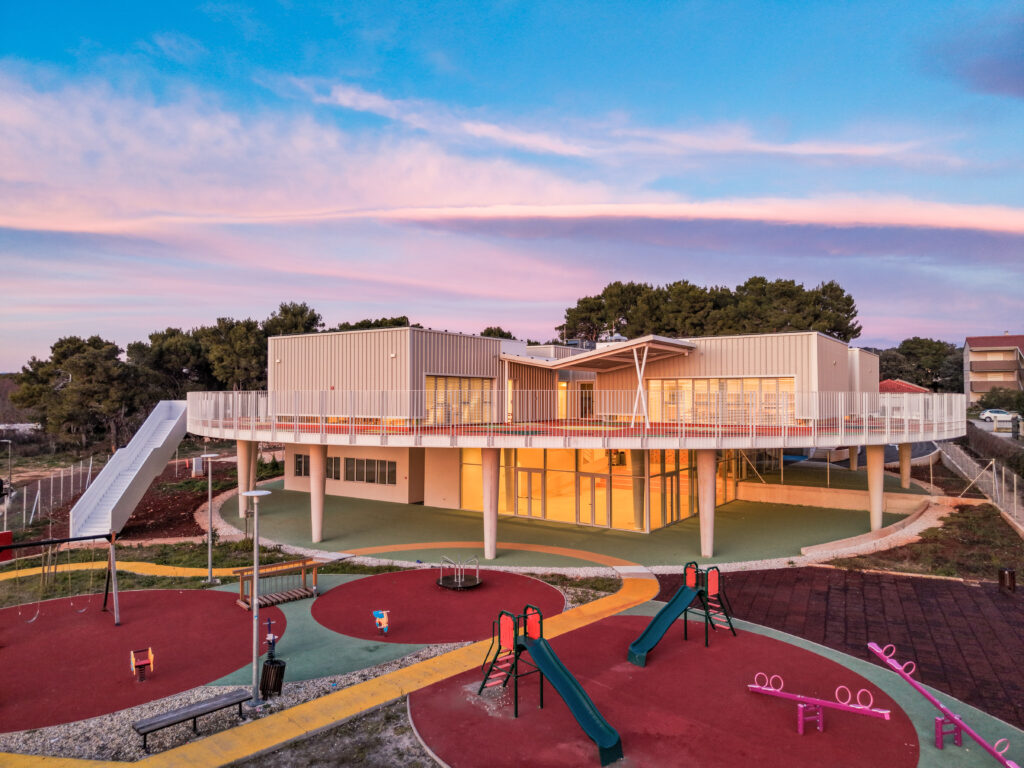 Arhitekti novog vrtića u Bibinjama: 'Naš prvi impuls bio je da djecu treba odignuti od tla, među krošnje'